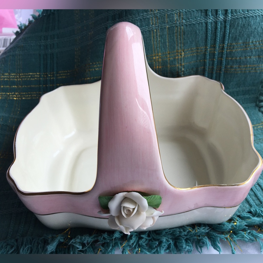 2/$20 Beautiful Ceramic Gift Basket Self Care Towel Holder Planter